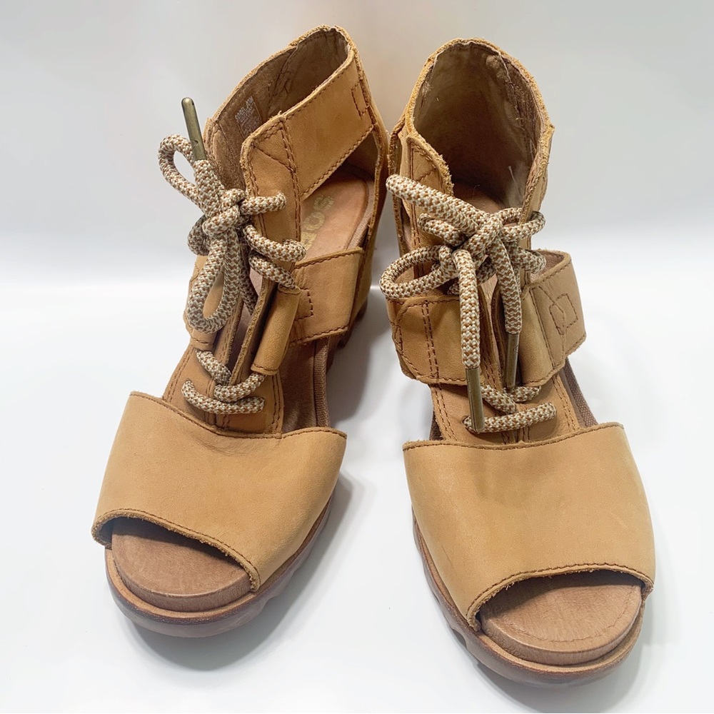 Sorrel “Joanie” Leather Wedge Lace-up Sandal in Camel Size 8.5.